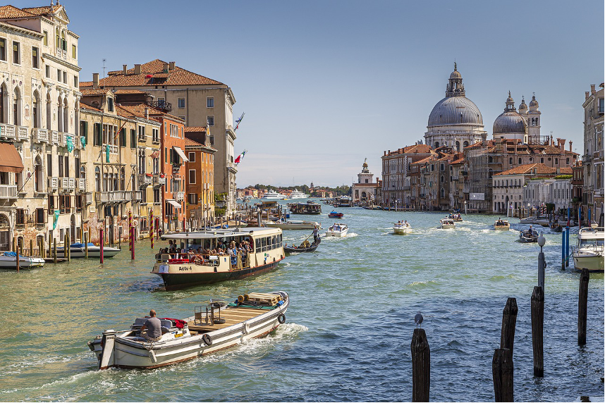 European cities built on water: 5 valuable tips for an unforgettable journey